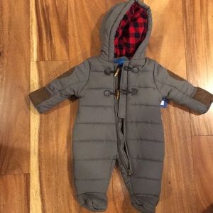 Perry Ellis Baby Boy’s snowsuit